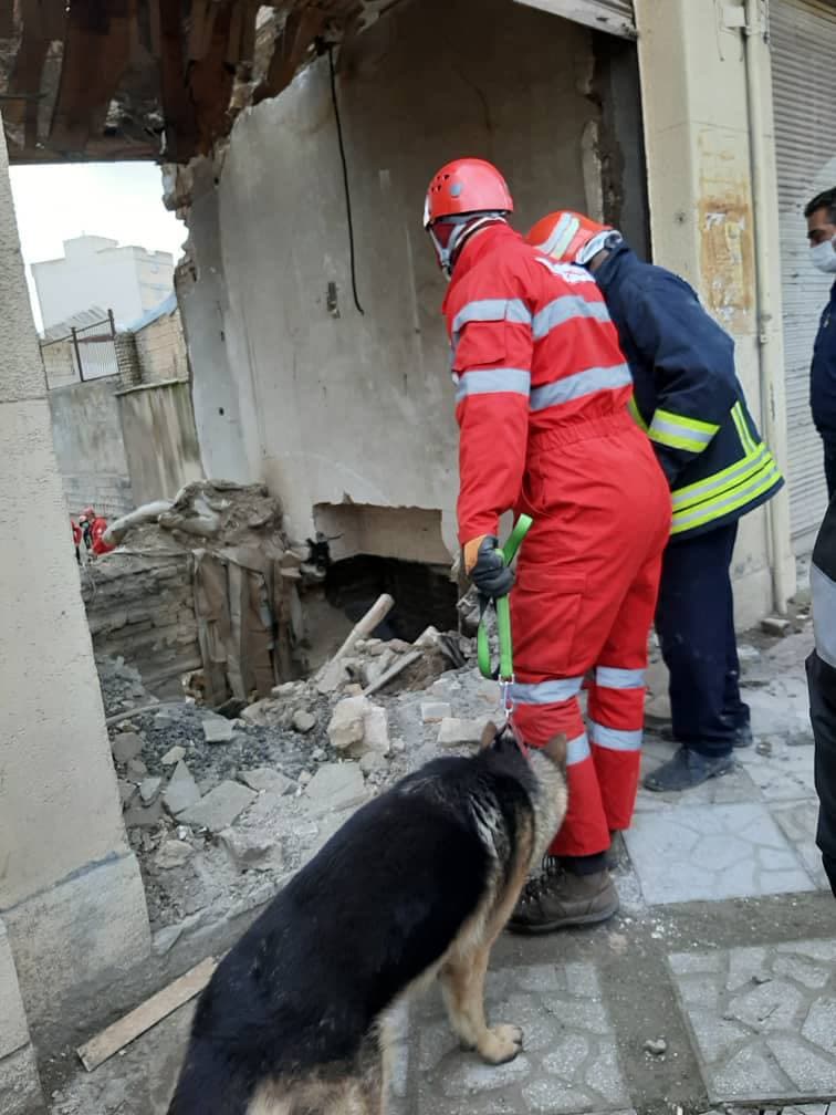 ریزش آوار یک ساختمان متروکه در محله پل چوبی کرمانشاه با ۲ کشته