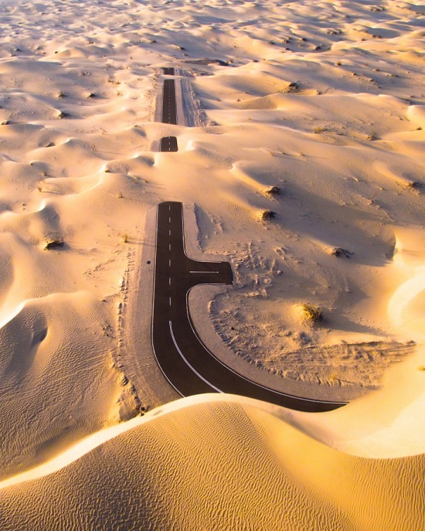کشف جاده‌ای متروکه و عجیب در دل صحرای امارات
