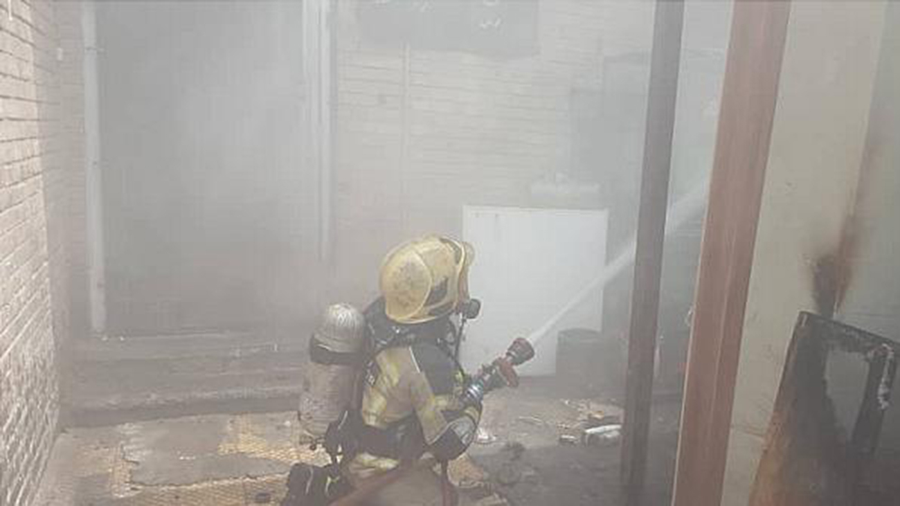 آتش سوزی انبار دو طبقه ای  لوازم برقی در خیابان فردوسی