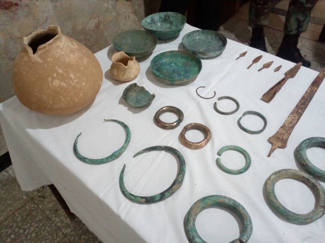 کشف مواد مخدر و اشیاء عتیقه از یک قاچاقچی در کنگاور 