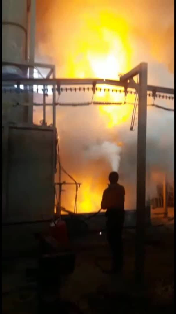 آتش سوزی در کارگاه تولید قفسه‌