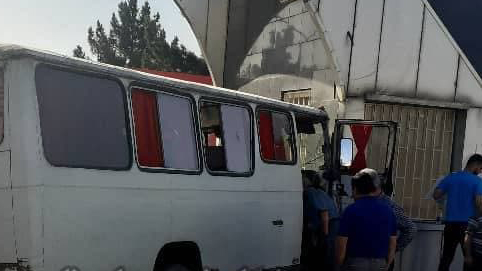 مصدومیت 6 نفر بر اثر برخورد سرویس با ورودی شهرصنعتی 