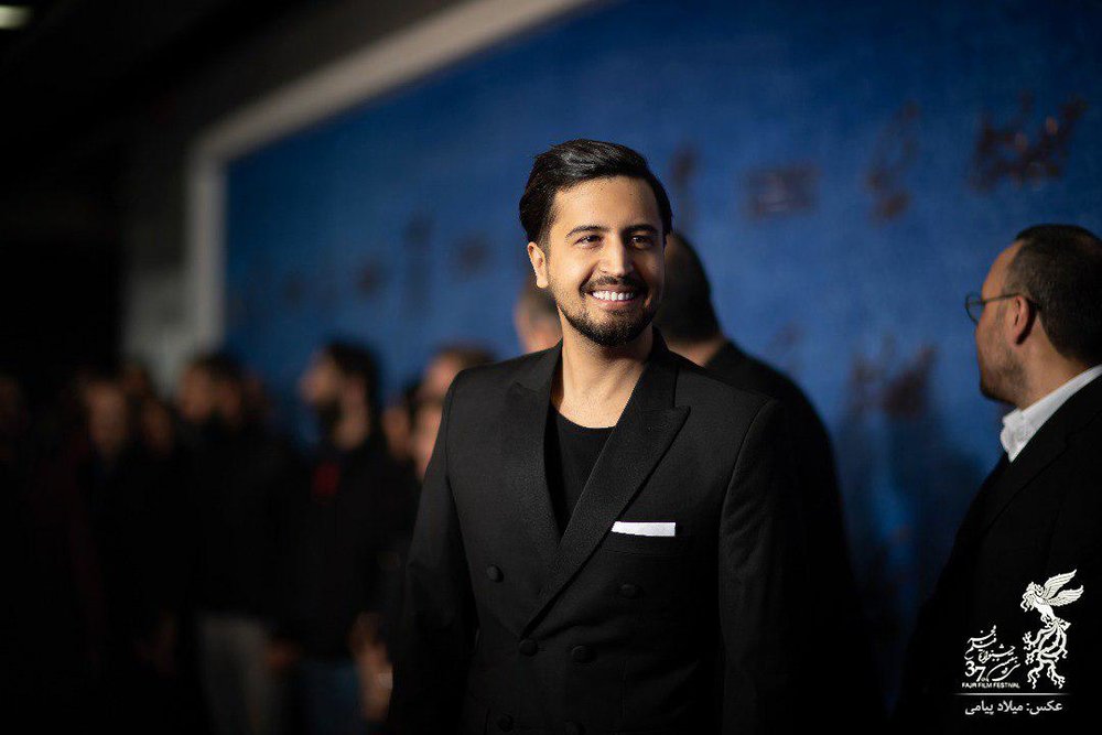 حمید فرخنژاد، ساره بیات و بازیگران «سمفونی نهم» در مراسم فرش قرمز جشنواره فجر