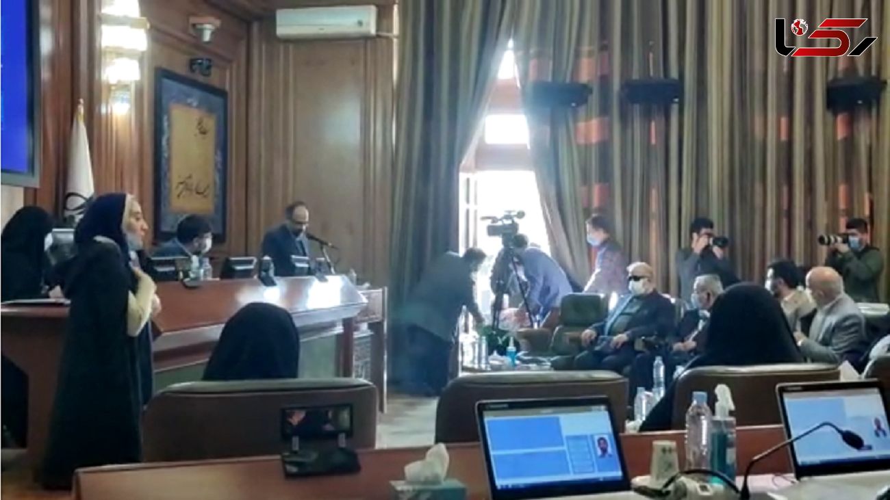 زمین خوردن یکی از معلولان در صحن علنی شورا + فیلم