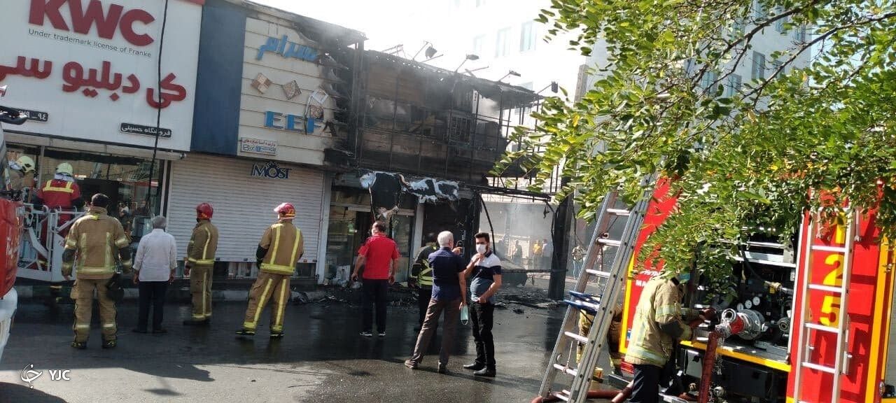 آتش سوزی دو باب مغازه در خیابان بنی هاشم مهار شد/ اتصال برق علت حادثه