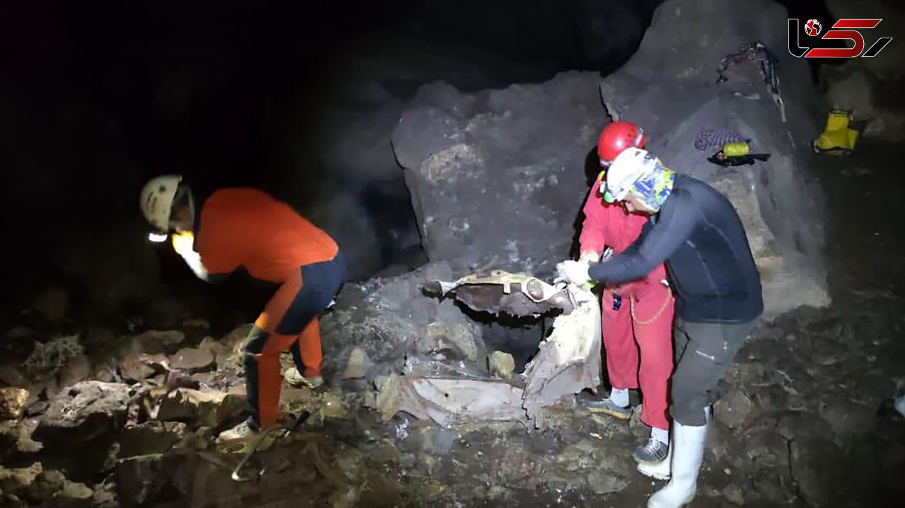 خارج کردن قطعات خودرو ۵۰ ساله از عمیق ترین غار ایران + 6 عکس