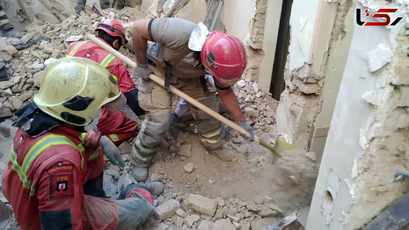 عکس های زنده به گور شدن مرد جوان در خیابان پیروزی تهران