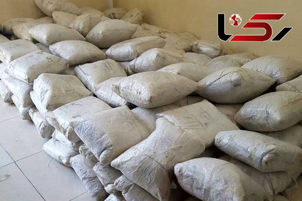 قاچاقچیان برای فرار ۱۶۰۰ کیلو گرم موادمخدر را آتش زدند/ کشف ۳۶۰۰ کیلو موادمخدر در ۲ عملیات +عکس - 1
