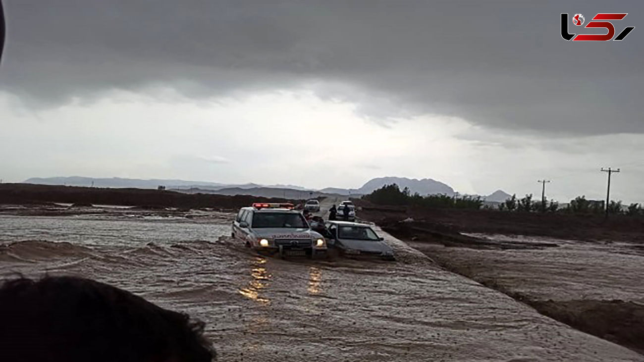 جوان فداکار خوسفی دل به سیل خروشان زد / خانواده 5 نفره نجات یافتند